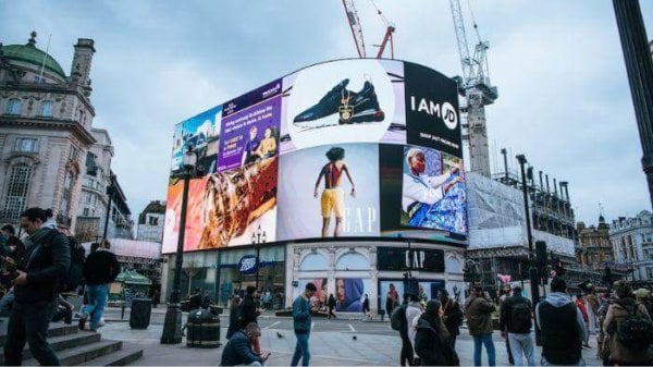 What is DOOH – Digital Out-Of-Home Advertising?